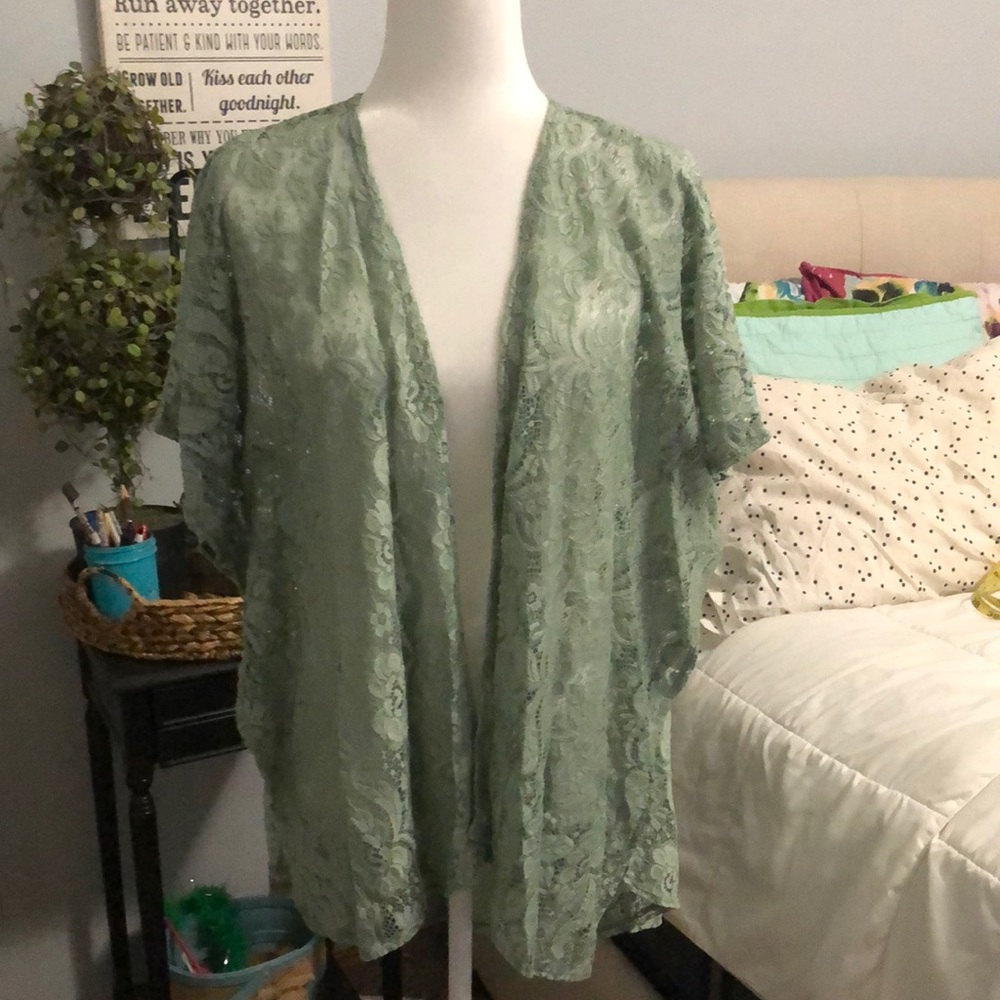 Mint Lace Duster NWT Sz Small, Split Sides Spring!